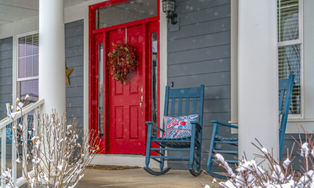 Pros and cons of selling your home during the holidays