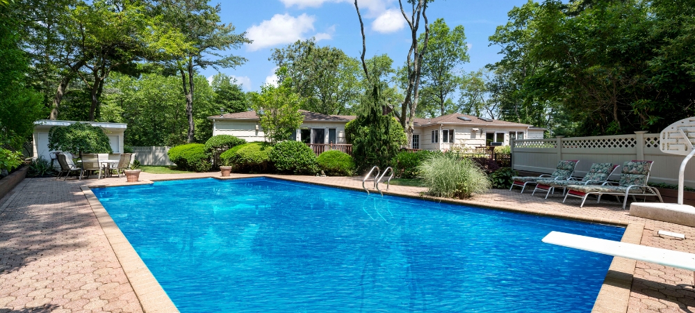 What to Know About Living in Dix Hills NY